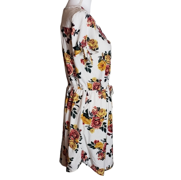 Floral Print Blouson Dress Juniors Size Large (11-13) Cap Sleeve Crotchet Trim - Picture 3 of 12